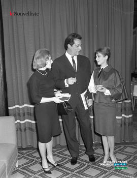 002 - Deux femmes et un homme