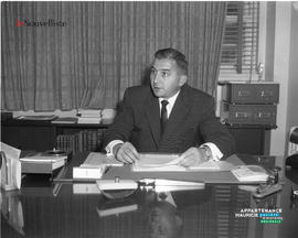 001 - Dr. René Matteau