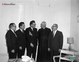 001 - Groupe d'hommes