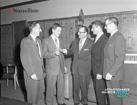 002 - Groupe d'hommes