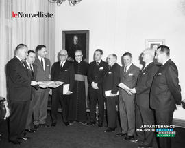 001 - Groupe d'hommes