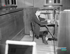 004 - Bureau
