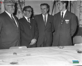 002 - Quatre hommes