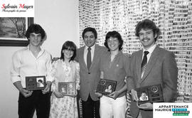 Personnes avec une plaquette