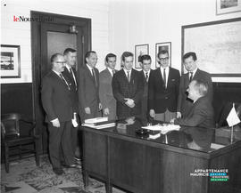 001 - Groupe d'hommes