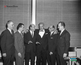 001 - Groupe d'hommes