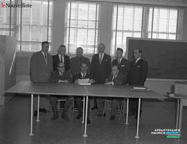 001 - Groupe d'hommes