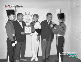 001 - Remise du bouton