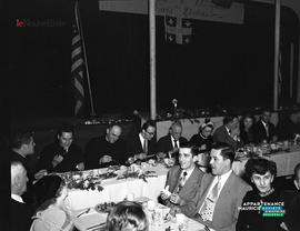 024 - Groupe d'hommes en voyage aux États-Unis