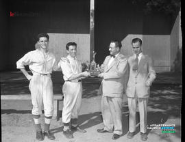 001 - Remise d'un trophée
