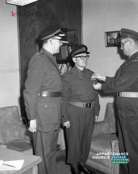 001 - Militaire décoré