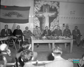 001 - Groupe d'hommes