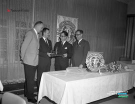 001 - Groupe d'hommes