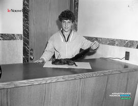 001 - Garçon et écureuil mort