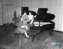 001 - Piano