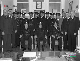 001 - Groupe de policiers