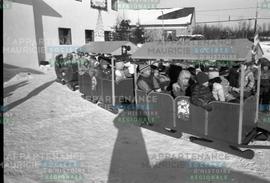 Enfants dans des traineaux