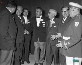 016 - Groupe d'hommes