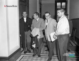 001 - Quatre hommes