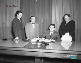 001 - Groupe d'hommes