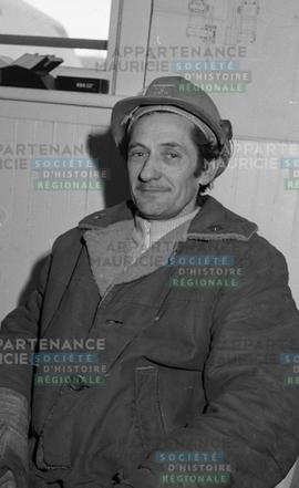 Homme en manteau