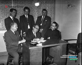 002 - Groupe d'hommes