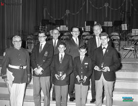006 - Groupe de jeunes hommes