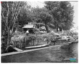002 - Transport d'un bulldozer sur l'île