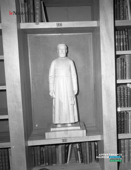 001 - Statue