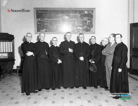 001 - Groupe de religieux
