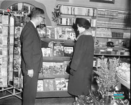 001 - Présentoir de livres