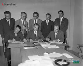 001 - Groupe d'hommes
