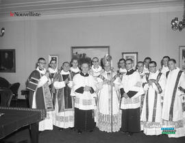 001 - Groupe de religieux
