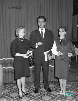 001 - Deux femmes et un homme