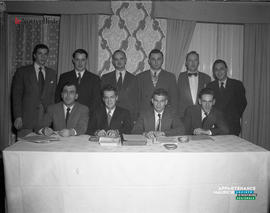 001 - Groupe d'hommes