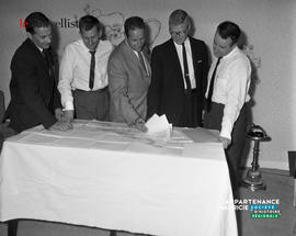 001 - Groupe d'hommes