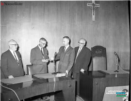 001 - Groupe d'hommes