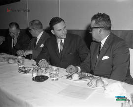 001 - Quatre hommes