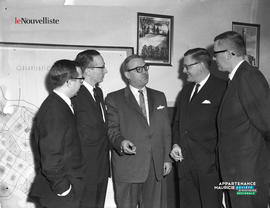 001 - Groupe d'hommes
