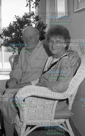 Couple assis