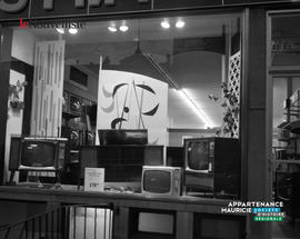 002 - Vitrine