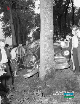 003 - Voiture accidentée