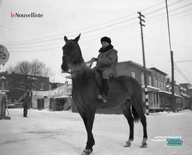 001 - Homme sur un cheval