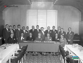 002 - Groupe d'hommes