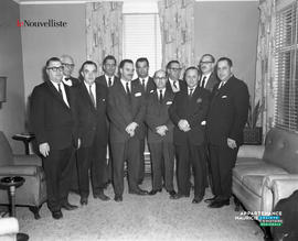 009 - Groupe d'hommes
