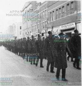 New-Zealand Royal Air Force in training at Cap-de-la-Madeline Airport - war