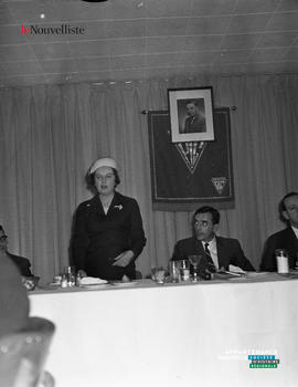 003 - Conférencière