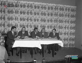 002 - Groupe d'hommes
