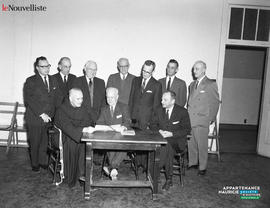 001 - Groupe d'hommes