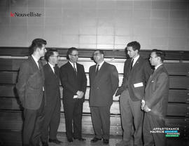 001 - Groupe d'hommes